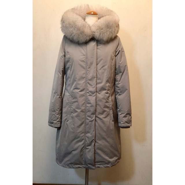 IENA(イエナ)の ★ WOOLRICH/ウールリッチ IENA 別注 BRIDGEダウンコート★ レディースのジャケット/アウター(ダウンコート)の商品写真