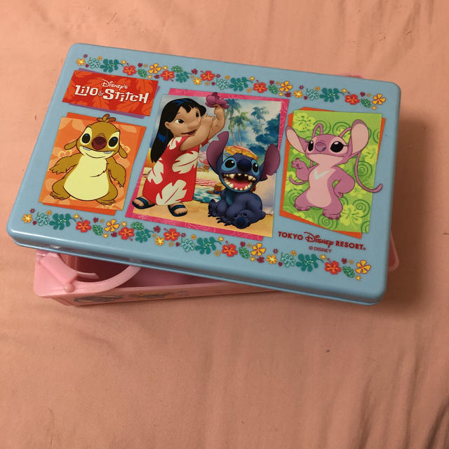 Disney(ディズニー)のディズニーランチBOX（スティッチ） エンタメ/ホビーのおもちゃ/ぬいぐるみ(キャラクターグッズ)の商品写真