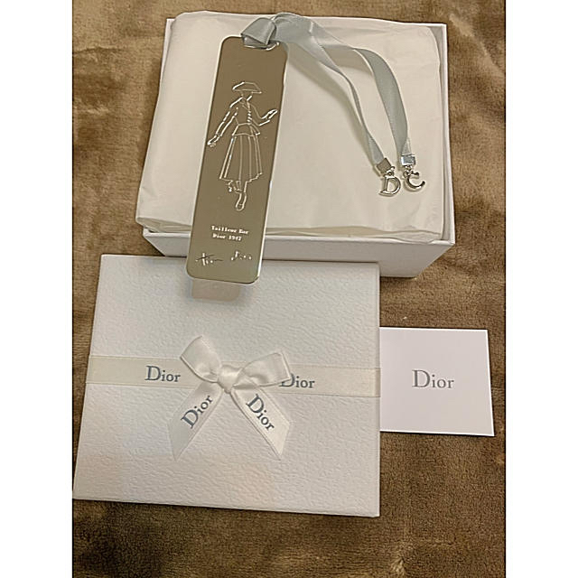 Dior(ディオール)のRady♡即発送様専用　DIOR ノベルティブックマーク箱付き&ポーチ黒 ハンドメイドの文具/ステーショナリー(しおり/ステッカー)の商品写真
