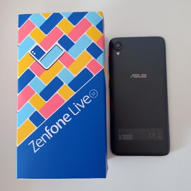 ASUS(エイスース)のASUS ZenFone Live L1 ZA550KL-BK32(ブラック) スマホ/家電/カメラのスマートフォン/携帯電話(スマートフォン本体)の商品写真