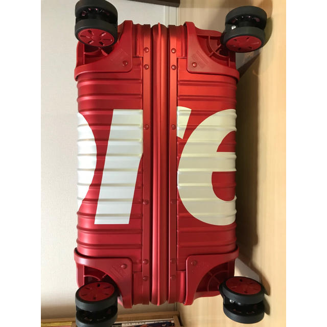 Supreme(シュプリーム)のSupreme RIMOWA Topas Multiwheel 82L Red  メンズのバッグ(トラベルバッグ/スーツケース)の商品写真