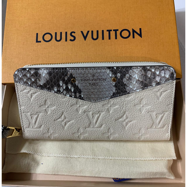 LOUIS VUITTON(ルイヴィトン)のルイヴィトン　ジッピーウォレットパイソン レディースのファッション小物(財布)の商品写真