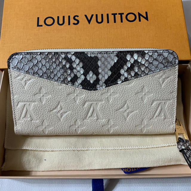 LOUIS VUITTON(ルイヴィトン)のルイヴィトン　ジッピーウォレットパイソン レディースのファッション小物(財布)の商品写真