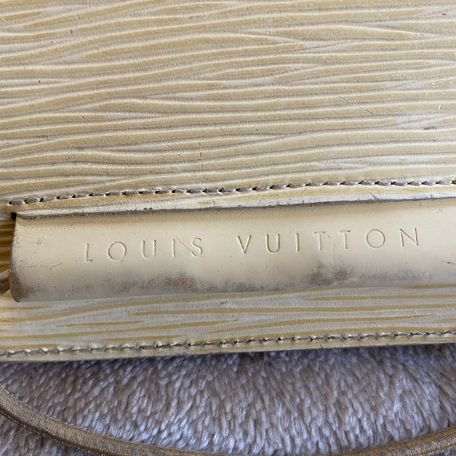 LOUIS VUITTON(ルイヴィトン)のLOUIS VUITTON エピ　パスケース　正規品 レディースのファッション小物(名刺入れ/定期入れ)の商品写真