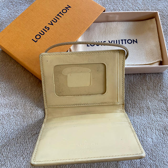 LOUIS VUITTON(ルイヴィトン)のLOUIS VUITTON エピ　パスケース　正規品 レディースのファッション小物(名刺入れ/定期入れ)の商品写真