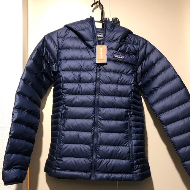 patagonia(パタゴニア)のPatagonia パタゴニア ウィメンズ・ダウン・セーター・フーディ レディースのジャケット/アウター(ダウンジャケット)の商品写真