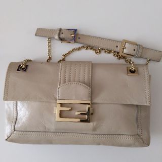 フェンディ(FENDI)のフェンディ　ショルダーバッグ(ショルダーバッグ)