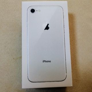 アップル(Apple)のiPhone8 64GB シルバー au SIMロック解除済　新品未使用(スマートフォン本体)