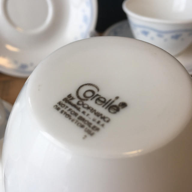 CORELLE(コレール)のコレール  カップ&ソーサー　4客セット+ソーサー1枚 インテリア/住まい/日用品のキッチン/食器(グラス/カップ)の商品写真