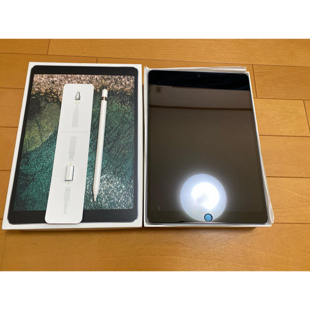 iPad(アイパッド)の【yuk様専用】美品 iPad Pro 10.5 グレー Wi-Fi 64GB スマホ/家電/カメラのPC/タブレット(タブレット)の商品写真
