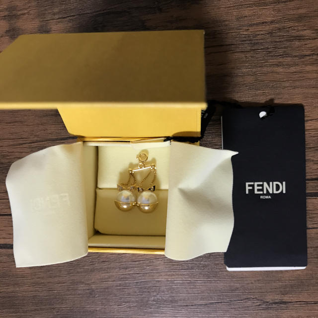 FENDI(フェンディ)のFENDI 星座チャームてんびん座　値下げ レディースのアクセサリー(チャーム)の商品写真