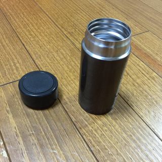 ジーユー(GU)のステンレスカフェボトル(容器)