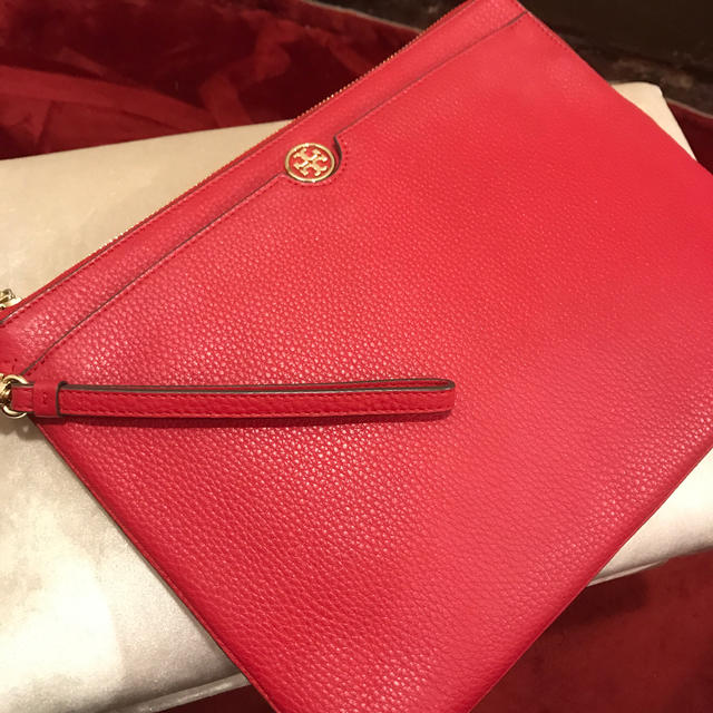 Tory Burch(トリーバーチ)のTORYBURCH トリーバーチ クラッチバッグ レッド レディースのバッグ(クラッチバッグ)の商品写真