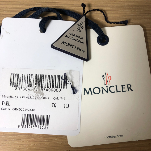 MONCLER(モンクレール)のモンクレール　ダウンベスト　140cm 黒　お値下げ キッズ/ベビー/マタニティのキッズ服男の子用(90cm~)(ジャケット/上着)の商品写真