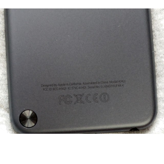 iPod touch(アイポッドタッチ)のipod touch 32GB ブラック　第５世代 スマホ/家電/カメラのオーディオ機器(ポータブルプレーヤー)の商品写真