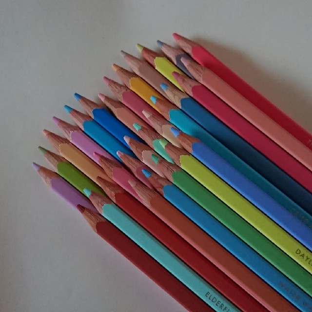FELISSIMO(フェリシモ)の【フェリシモ】500色の色鉛筆30本 エンタメ/ホビーのアート用品(色鉛筆)の商品写真