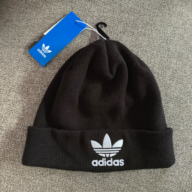 adidas(アディダス)のアディダス オリジナルス ニットキャップ 黒 メンズの帽子(キャップ)の商品写真