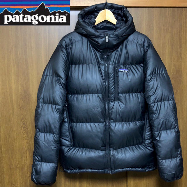 patagonia(パタゴニア)の【値下げ】 パタゴニア フィッツロイ ダウンフーディー 黒　M メンズのジャケット/アウター(ダウンジャケット)の商品写真