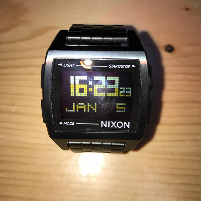 NIXON(ニクソン)の美品　ニクソン　腕時計　長さ調節なし メンズの時計(腕時計(デジタル))の商品写真