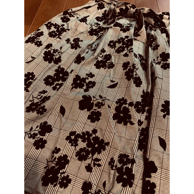 しまむら(シマムラ)のしまむら　花柄スカート レディースのスカート(ひざ丈スカート)の商品写真