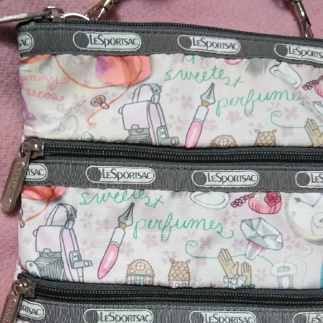 LeSportsac(レスポートサック)のLeSportsacのショルダーバッグ可愛いい絵が沢山あるばっく☆☆お値下げしま レディースのバッグ(ショルダーバッグ)の商品写真