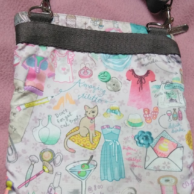 LeSportsac(レスポートサック)のLeSportsacのショルダーバッグ可愛いい絵が沢山あるばっく☆☆お値下げしま レディースのバッグ(ショルダーバッグ)の商品写真