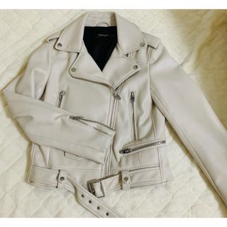 ザラ(ZARA)のZARA ホワイトライダースジャケット(ライダースジャケット)