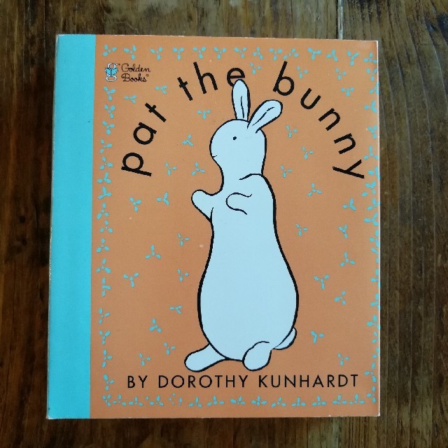 オススメ　英語　仕掛け絵本　Pat the bunny パットザバニー　ウサギ エンタメ/ホビーの本(絵本/児童書)の商品写真