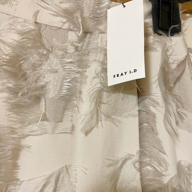 FRAY I.D(フレイアイディー)の新品タグ付　FRAY ID フラワージャガードスカート ワンピ ニット　コート レディースのスカート(ロングスカート)の商品写真