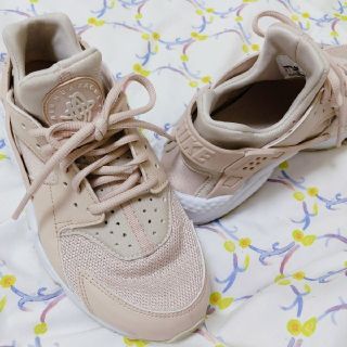 ナイキ(NIKE)の ナイキエアハラチ AIR HUARACHE RUN スニーカー(スニーカー)