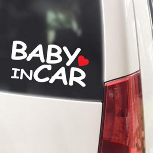 BABY IN CAR ハート付/ステッカー(白)ベビーインカー キッズ/ベビー/マタニティの外出/移動用品(その他)の商品写真