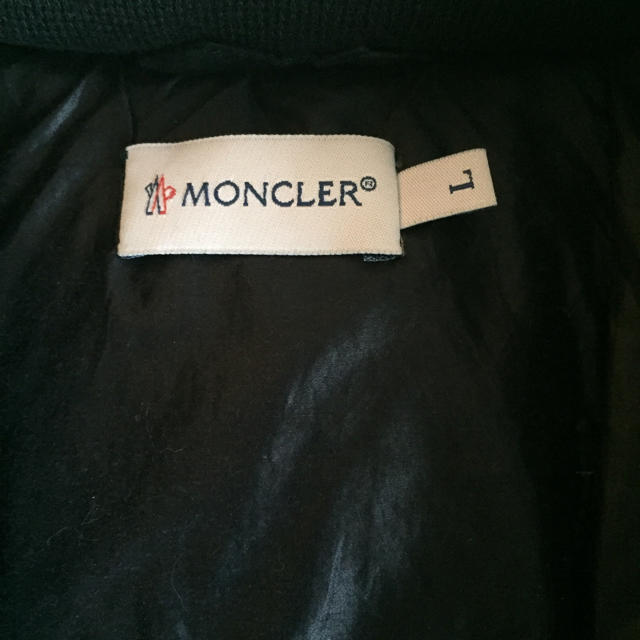 MONCLER(モンクレール)のMONCLERダウンベスト メンズのジャケット/アウター(ダウンベスト)の商品写真