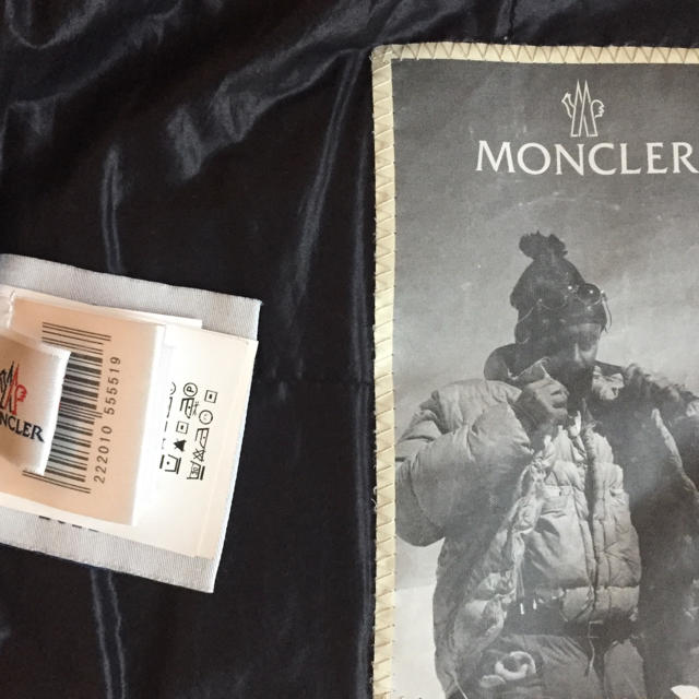 MONCLER(モンクレール)のMONCLERダウンベスト メンズのジャケット/アウター(ダウンベスト)の商品写真