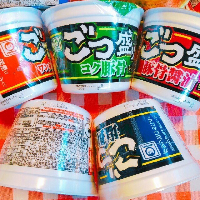 日清食品(ニッシンショクヒン)のe-1　カップラーメン　インスタントラーメン　食品詰め合わせ 食品/飲料/酒の加工食品(インスタント食品)の商品写真