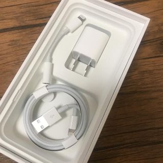 アイフォーン(iPhone)のアイフォン充電器 純正(バッテリー/充電器)