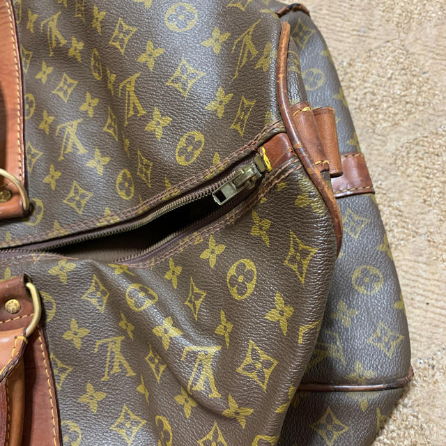 LOUIS VUITTON(ルイヴィトン)のボロボロで大きい　ルイヴィトンのボストンバッグ　 レディースのバッグ(ボストンバッグ)の商品写真