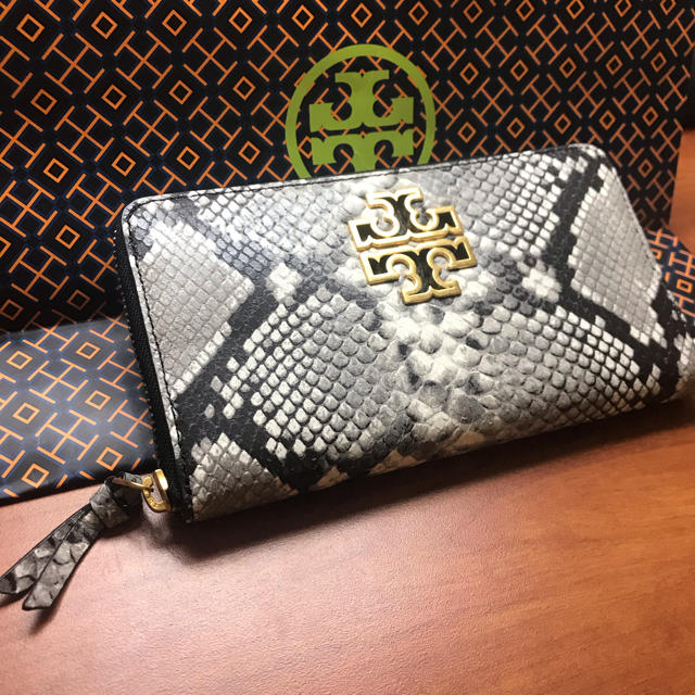 Tory Burch(トリーバーチ)のkomasa様専用トリーバーチ　新品未使用　確実に正規品　定価195ドル メンズのファッション小物(長財布)の商品写真