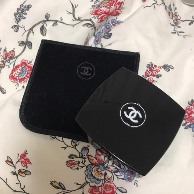 CHANEL(シャネル)のシャネル プードゥル  ユニヴェルセル 20 コスメ/美容のベースメイク/化粧品(フェイスパウダー)の商品写真