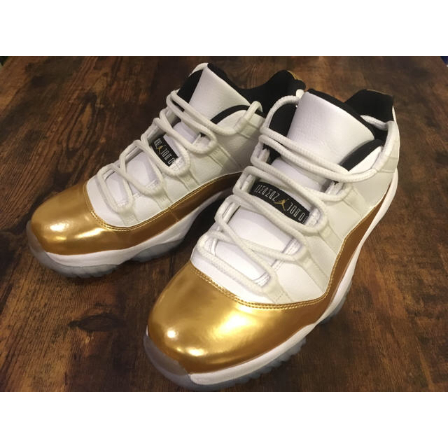 NIKE(ナイキ)のNIKE AIRJORDAN11 LOW ナイキ エアジョーダン11 ゴールド メンズの靴/シューズ(スニーカー)の商品写真