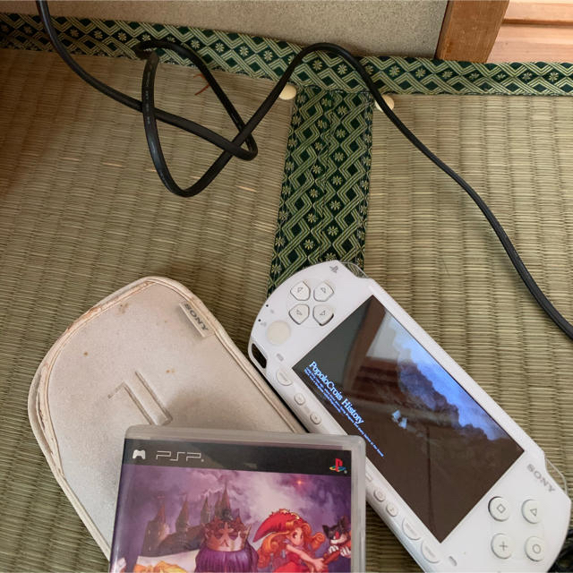 PlayStation Portable(プレイステーションポータブル)のpsp1000 プレイステーションポータブル　本体　ソフト付き エンタメ/ホビーのゲームソフト/ゲーム機本体(携帯用ゲーム機本体)の商品写真