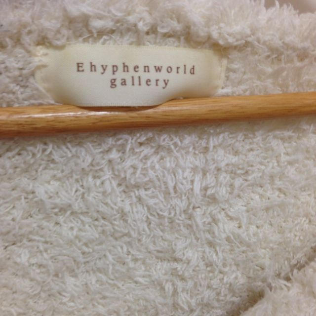 E hyphen world gallery(イーハイフンワールドギャラリー)の白のもこもこニット💕 レディースのトップス(ニット/セーター)の商品写真