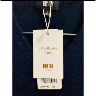 ユニクロ(UNIQLO)のユニクロ カシミア vネック セーター 紺色 navy 新品(ニット/セーター)