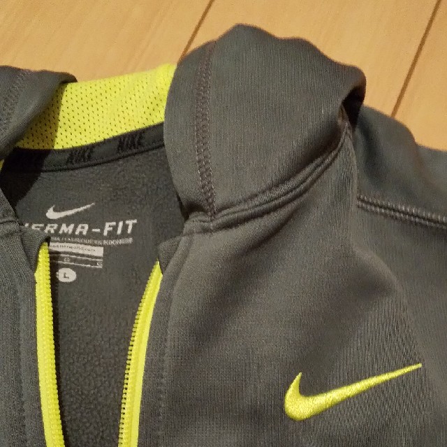 NIKE(ナイキ)のNIKE 裏起毛パーカー 150センチ キッズ/ベビー/マタニティのキッズ服男の子用(90cm~)(ジャケット/上着)の商品写真