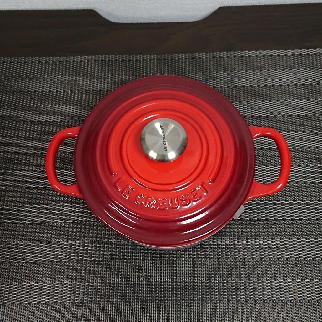 LE CREUSET(ルクルーゼ)のル・クルーゼ ココット ロンド チェリーレッド 14cm 
Le Creuset インテリア/住まい/日用品のキッチン/食器(鍋/フライパン)の商品写真