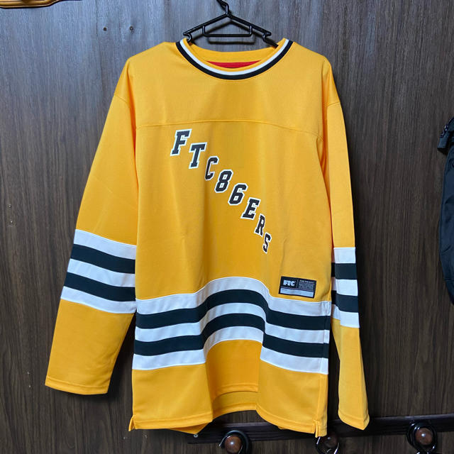 FTC(エフティーシー)の【Lサイズ】FTC 86ERS HOCKEY JERSEY イエロー　長袖 メンズのトップス(Tシャツ/カットソー(七分/長袖))の商品写真