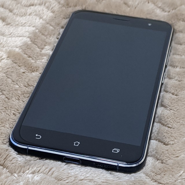 ASUS(エイスース)のZenFone3 (ZE520KL) Sapphire Black 本体 スマホ/家電/カメラのスマートフォン/携帯電話(スマートフォン本体)の商品写真