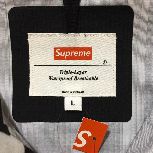 Supreme(シュプリーム)のsupreme 18SS taped seam jacket L 黒　新品未使用 メンズのジャケット/アウター(マウンテンパーカー)の商品写真