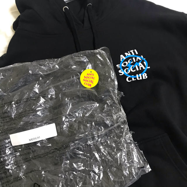 ANTI(アンチ)のanti social social club fragment フーディ　M メンズのトップス(パーカー)の商品写真