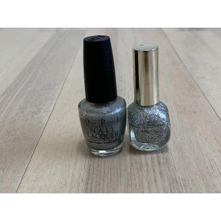 オーピーアイ(OPI)の0・P・I ネイルカラー➕ラメのネイルカラー　マニキュア(マニキュア)