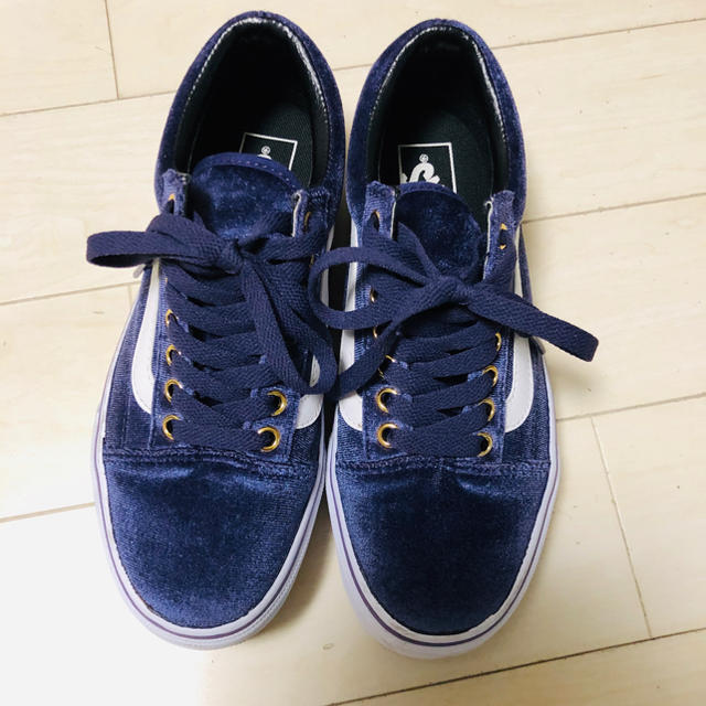 VANS(ヴァンズ)のvansバンズ オールドスクール ベロアバイオレット紫 23.5cm レディースの靴/シューズ(スニーカー)の商品写真